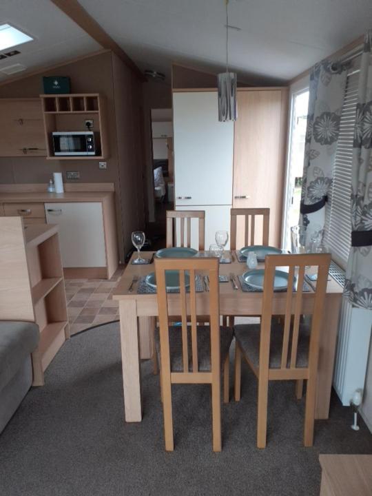 Rick'S Retreat Static Caravan Near The Beach With Free Wifi Lossiemouth Exteriér fotografie
